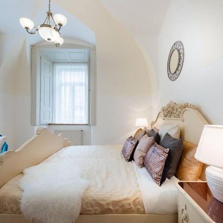 Rose Apartments / Romantic & Cozy / City Center Praha Bagian luar foto