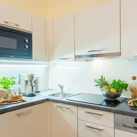 Rose Apartments / Romantic & Cozy / City Center Praha Bagian luar foto