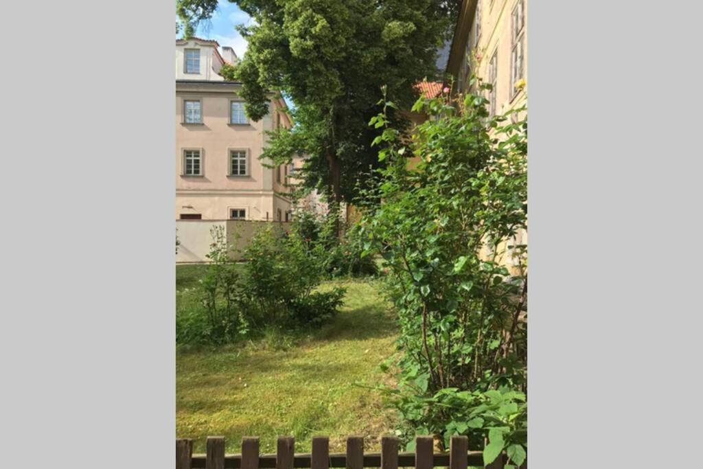 Rose Apartments / Romantic & Cozy / City Center Praha Bagian luar foto