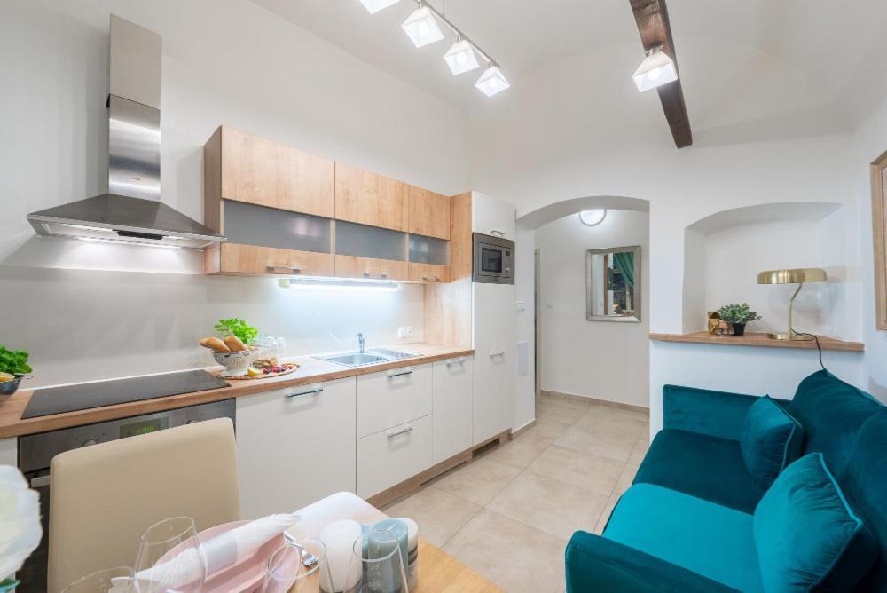 Rose Apartments / Romantic & Cozy / City Center Praha Bagian luar foto