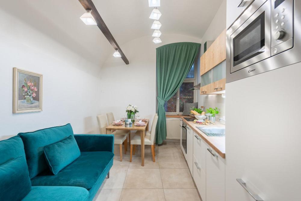 Rose Apartments / Romantic & Cozy / City Center Praha Bagian luar foto