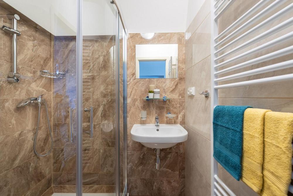 Rose Apartments / Romantic & Cozy / City Center Praha Bagian luar foto